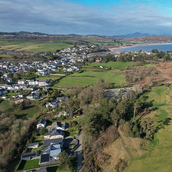 <p>Coastal Homes <br>In <span style="color:hsl(39, 98%, 69%);"><strong>North Wales</strong></span></p>