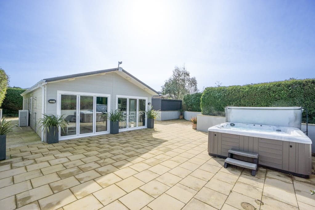 M12 The Warren, Abersoch, Pwllheli, Gwynedd, LL53 7AA