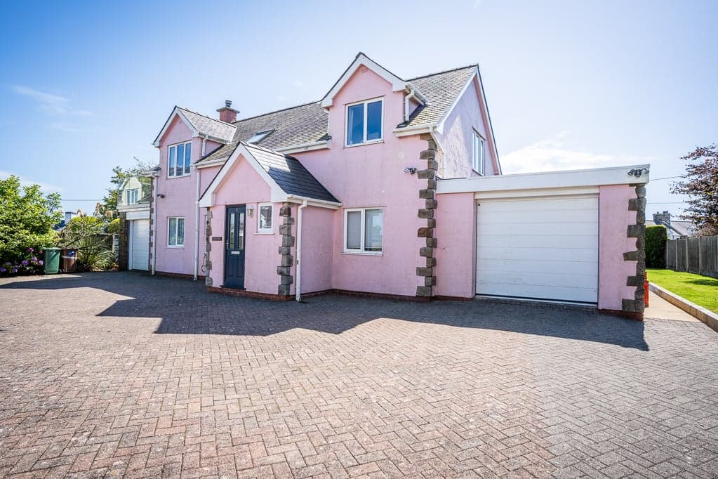 Ty Pinc 3, Ger Y Foel, Mynytho, Pwllheli, Gwynedd, LL53 7RD