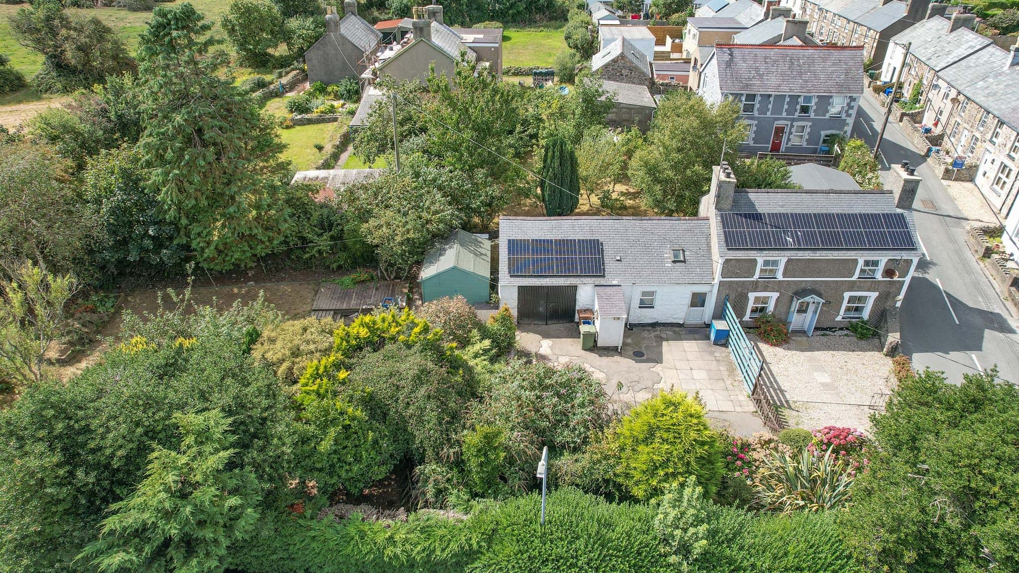 Siop Ganol, Llanbedrog, Pwllheli, Gwynedd, LL53 7PE