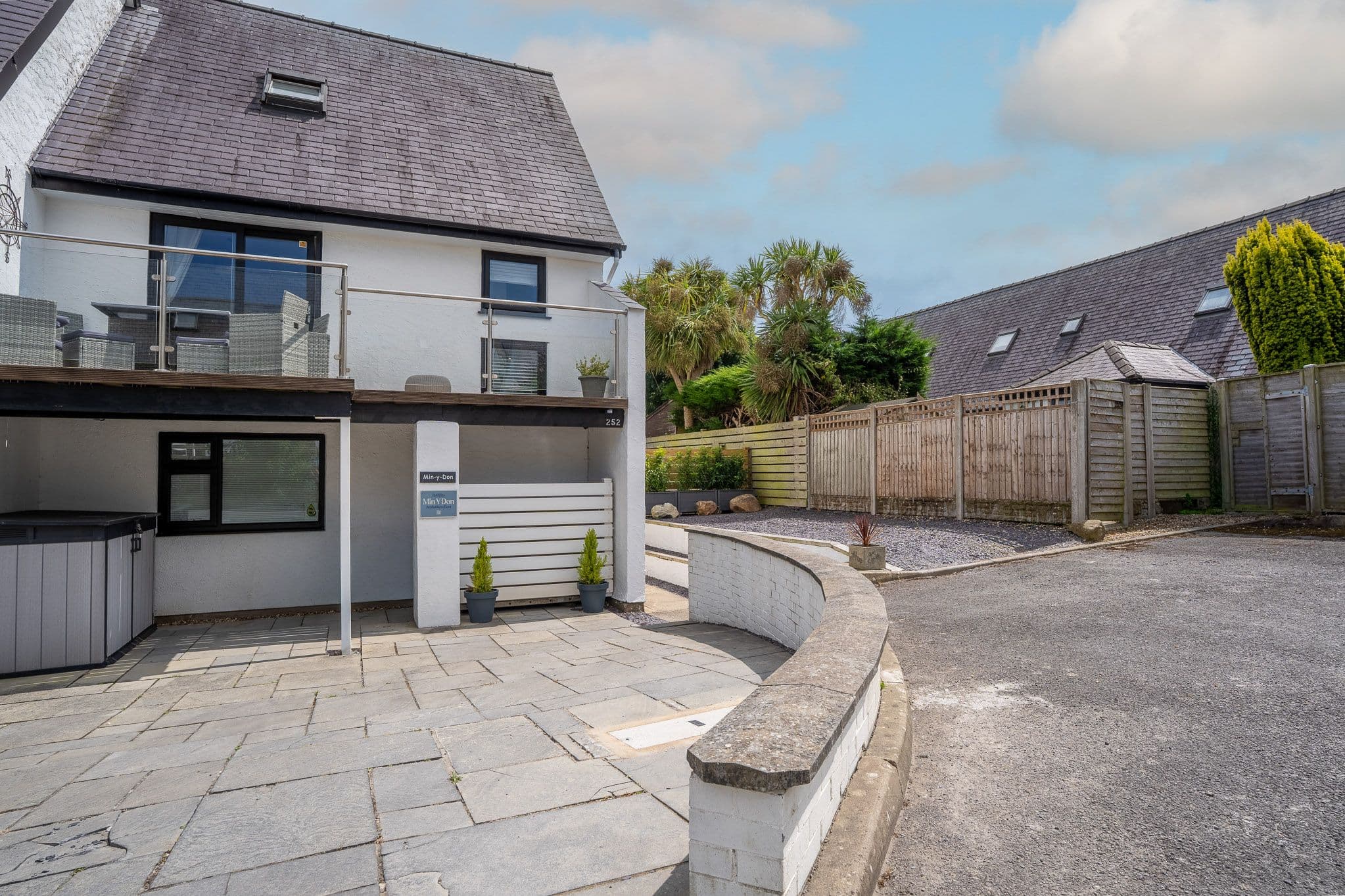Min Y Don 252, Cae du Village, Abersoch, Pwllheli, Gwynedd, LL53 7DZ