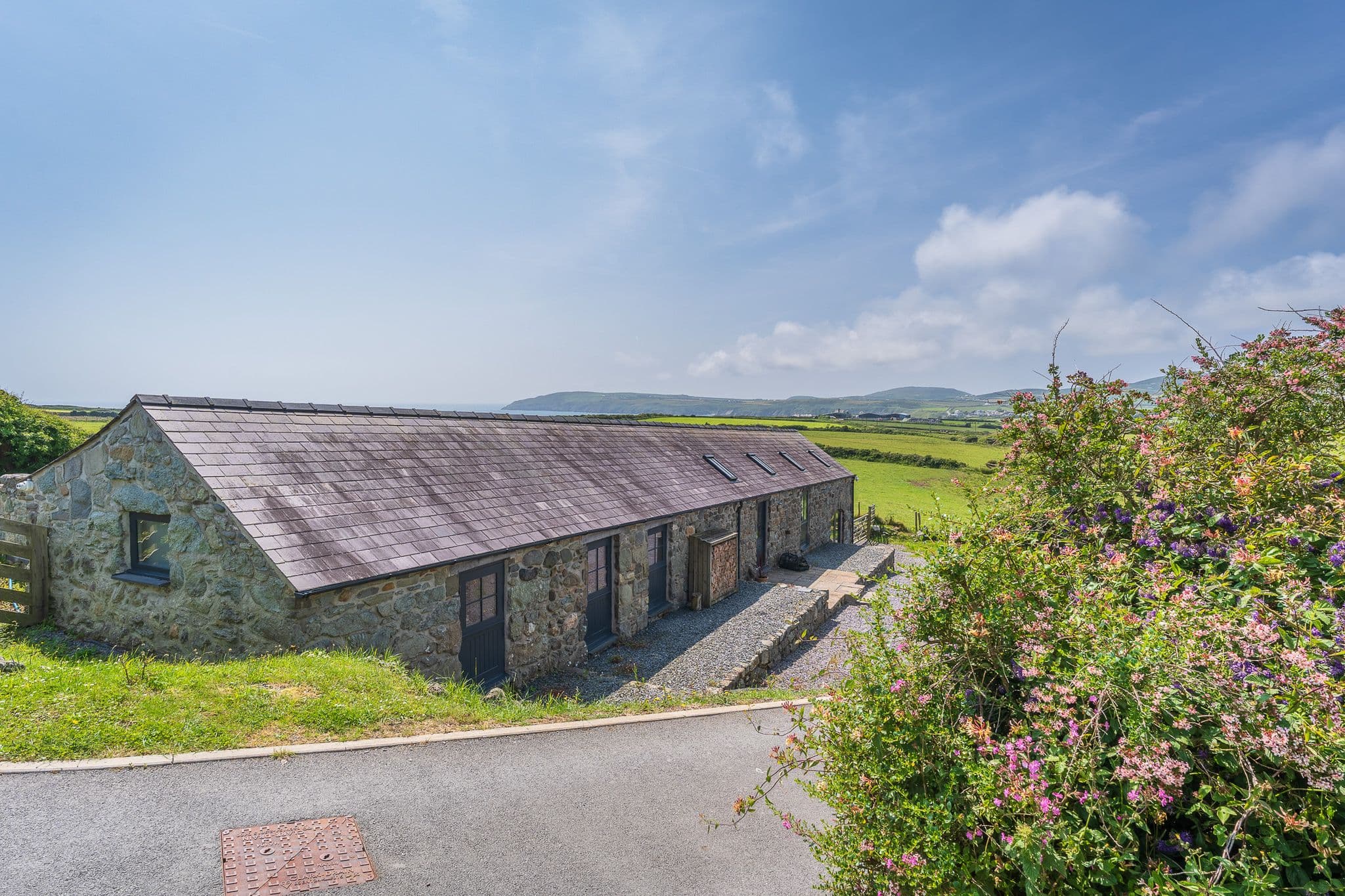Geufron Barn, Aberdaron, Pwllheli, Gwynedd, LL53 8BD