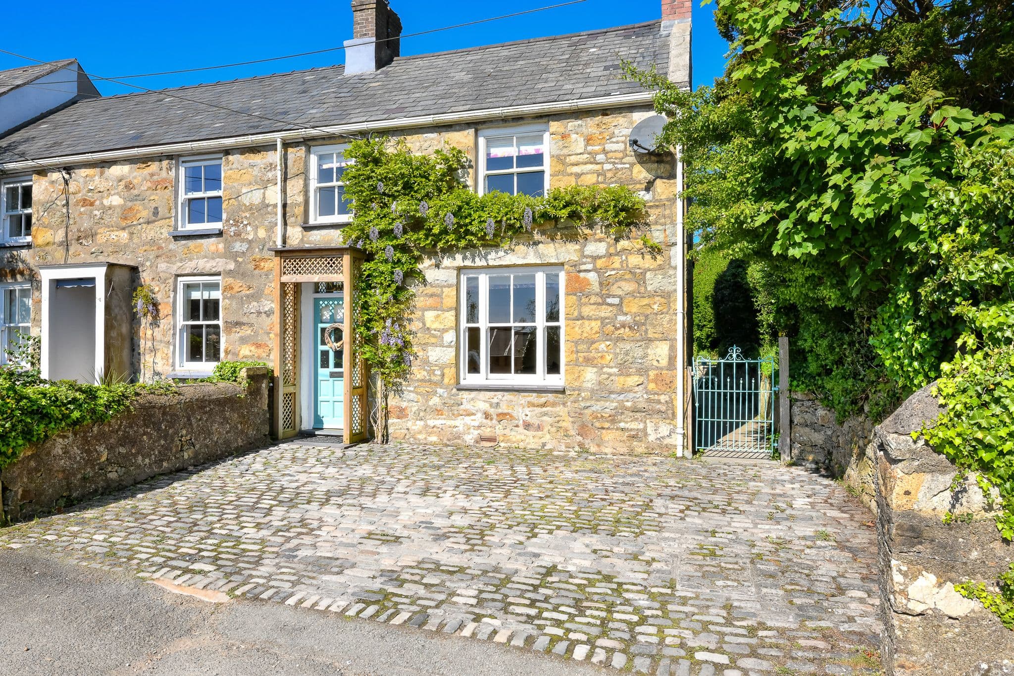 2 Bryn Hyfryd, Llanbedrog, Pwllheli, Gwynedd, LL53 7NU